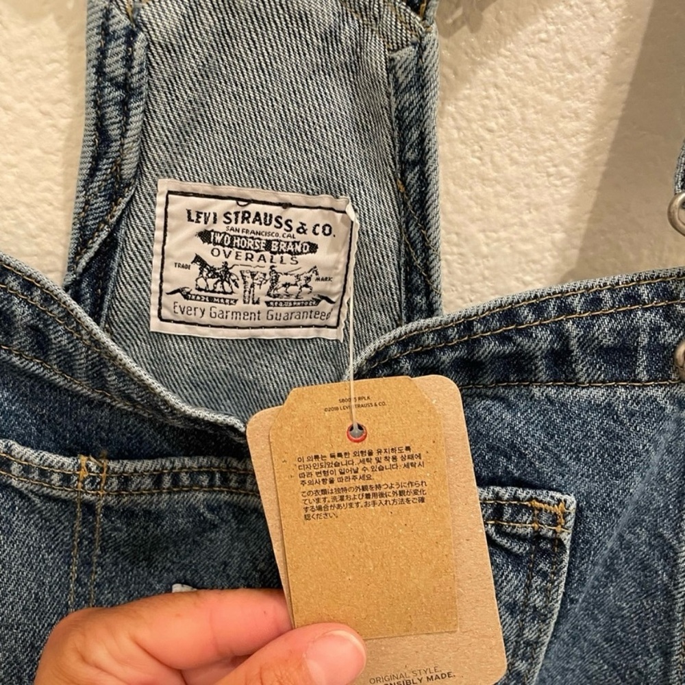 Levi’s Denim Short Overalls | Size Small | NWT | Vintage-Inspired Workwear Style - Picture 4 of 11